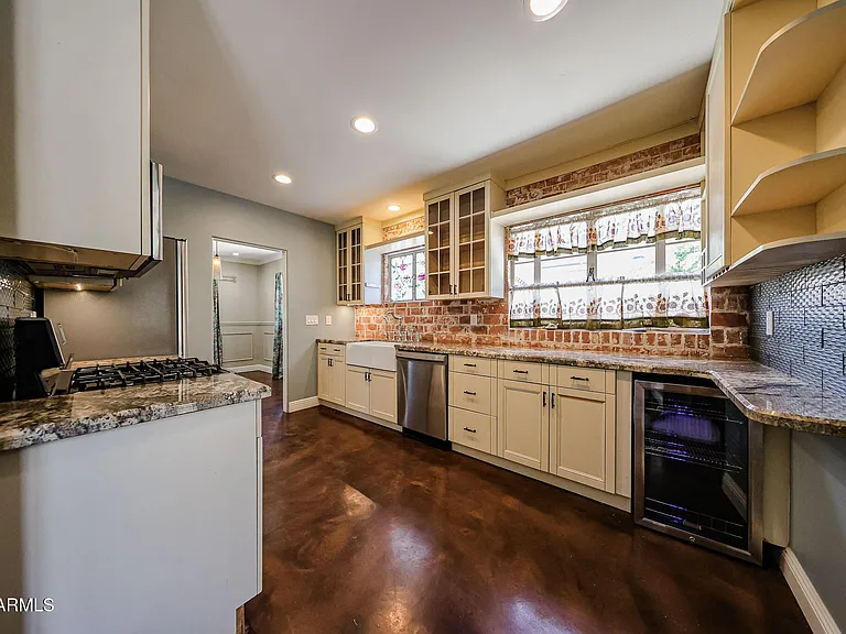 1317 W Holly St — Photo 23