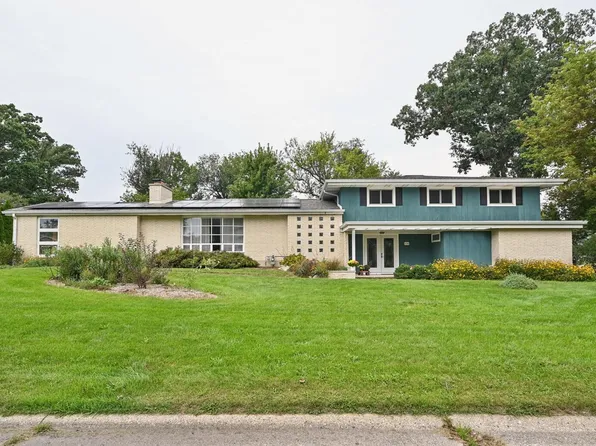 4708 Burman Dr, Crystal Lake, IL 60014