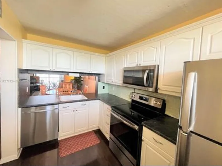 112 Lake Emerald Dr #309 — Photo 5