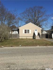 101 Pinewood Dr, Shirley, NY, 11967