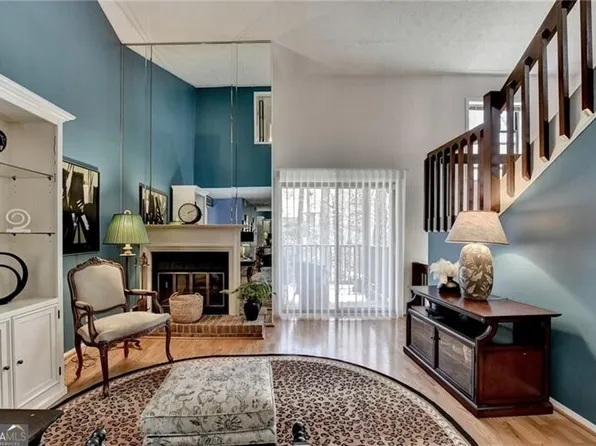 709 River Run Dr, Sandy Springs, GA 30350