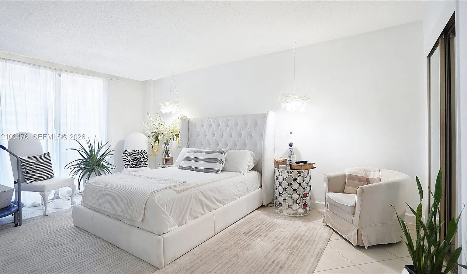 Oceanside Plaza Condo — Photo 3