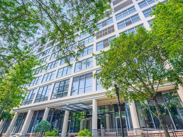 900 N Kingsbury St APT 832, Chicago, IL 60610