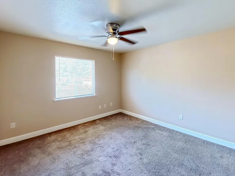 175 N Pollasky Ave #105 — Photo 8