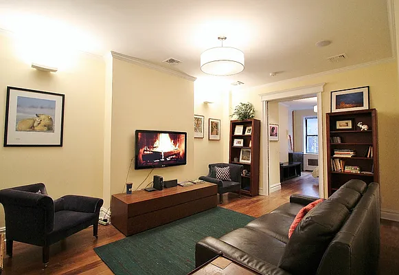 Rented by Julianna Realty Corp | media 14