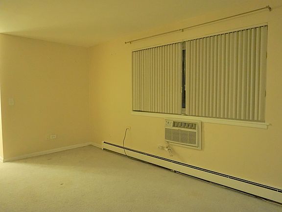 3rd image of 505 W Melrose St APT 406