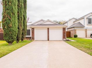 3017 Rustlewind Ln, Grand Prairie, TX 75052