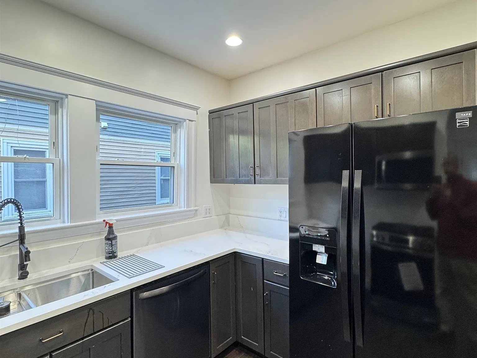 2 bed, 916 sqft, $3,000 — Photo 3