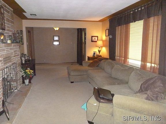 2nd image of 221 Norwood Pl