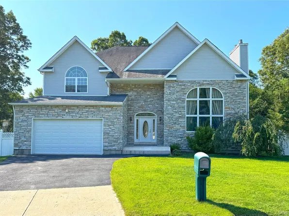 54 Gaetano Lane, Coram, NY 11727