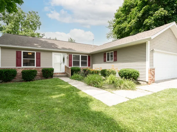 209 N Pine St, Gardner, IL 60424