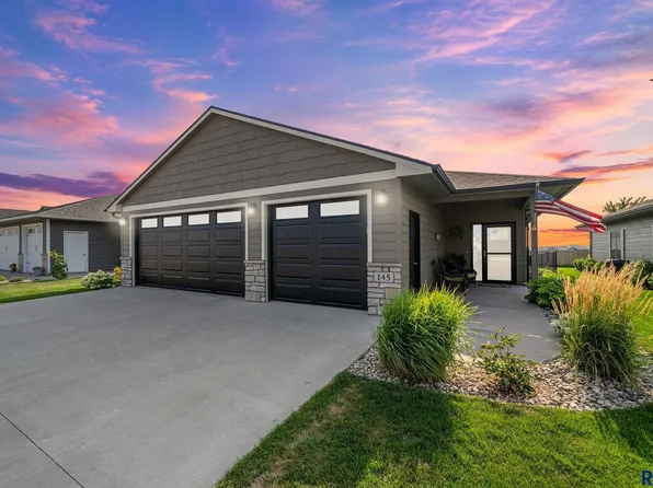 145 Devitt Dr, Harrisburg, SD 57032