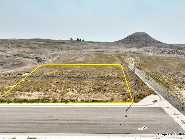617 Mountain Shadow Dr, Gillette, WY 82718