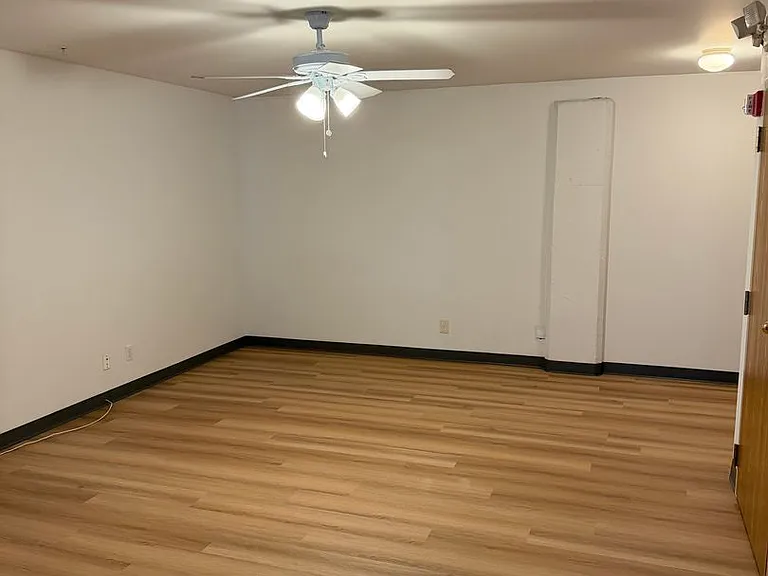 424 W McDaniel St #1-2 — Photo 5