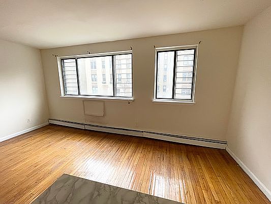 4th image of 71 Cooper St APT 2A