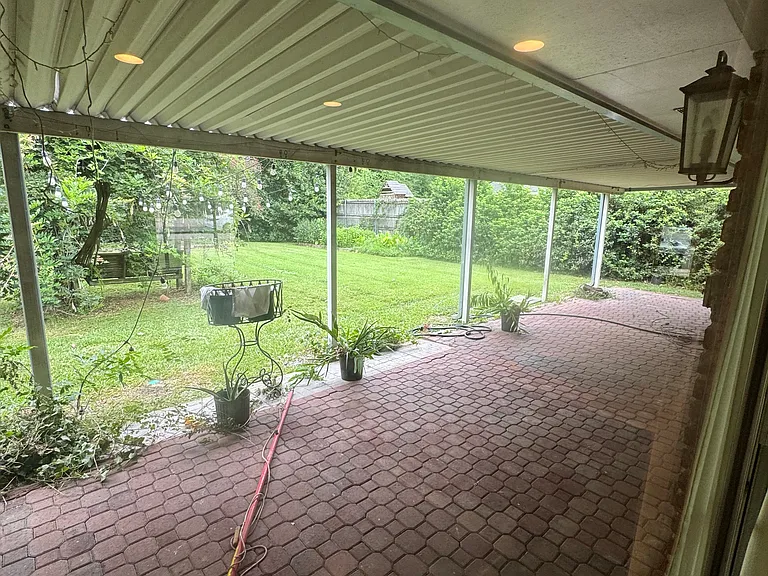 695 Maxine Dr — Photo 19