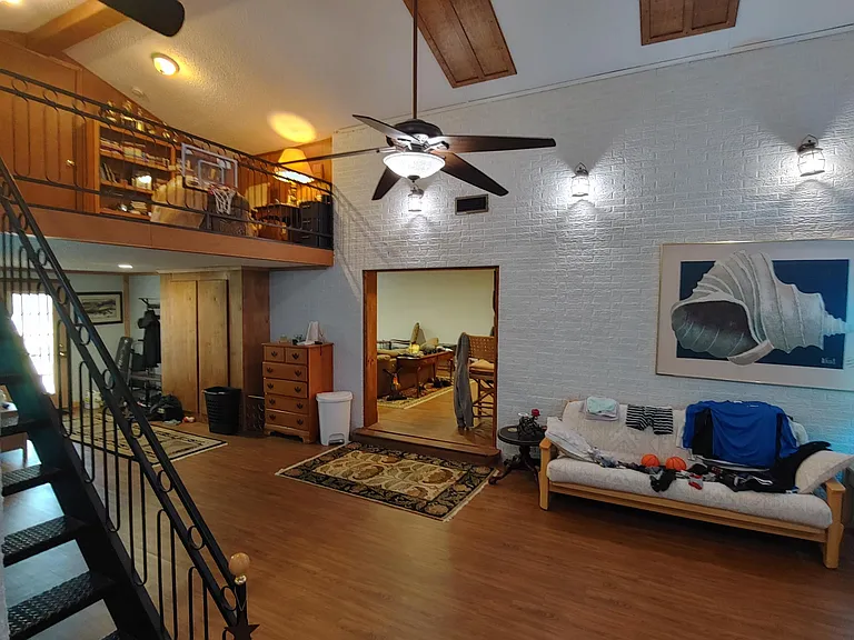 251 Avenue Point — Photo 7