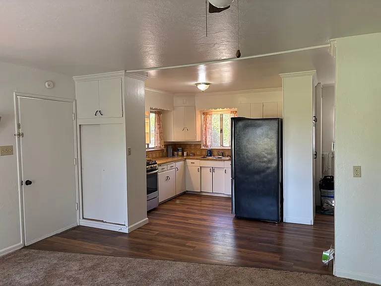 5703 Chapel Dr — Photo 3