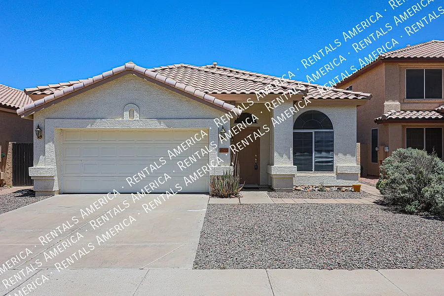 Beautiful Home with Open Floorplan in Prime Location! — Photo 2
