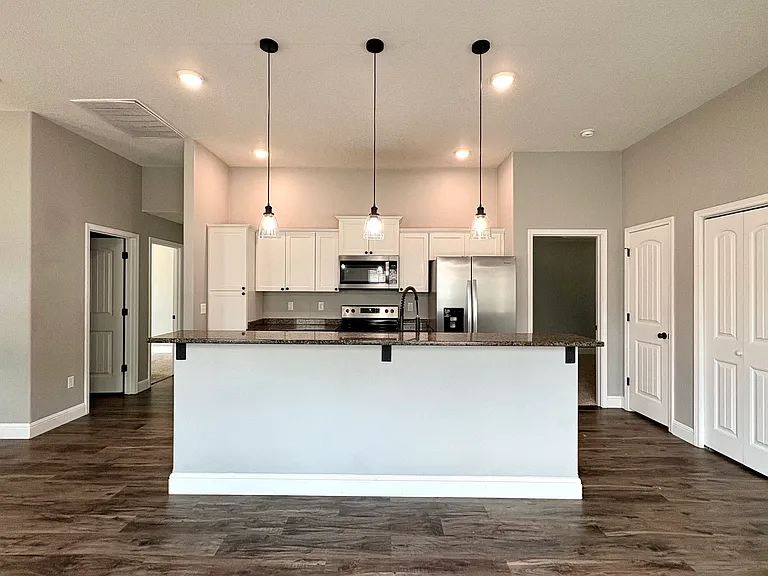 901 N Hall St — Photo 3