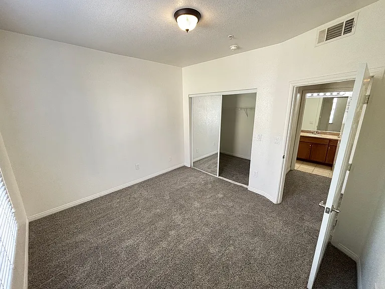 4400 S Jones Blvd #1041 — Photo 14