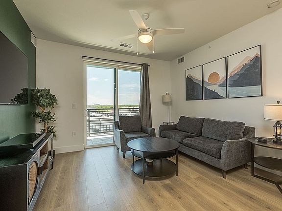 5th image of 1701 Simond Ave #618