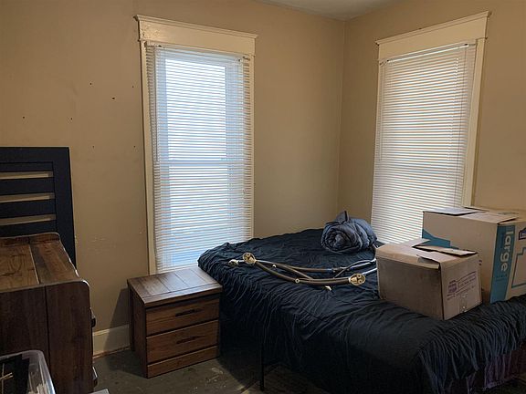 4th image of 1600 Morton Ave