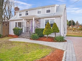 11 Woodstone Rd, Rockaway, NJ 07866