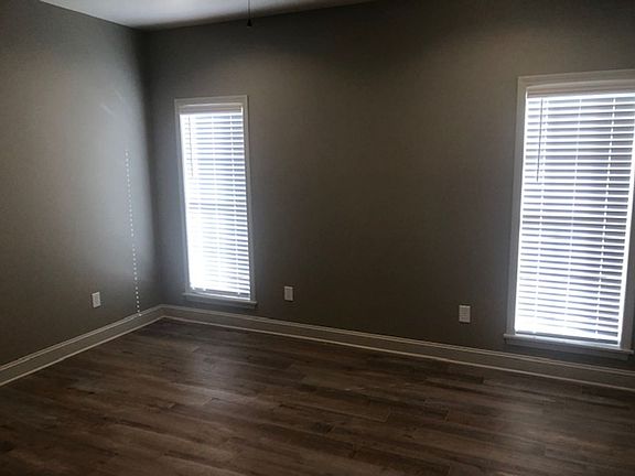 4th image of 1376 W Jackson St