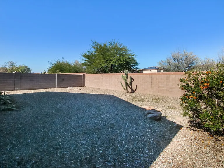 17320 W Caribbean Ln — Photo 15