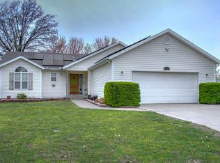 1826 Bluebird Dr, Webb City, MO 64870