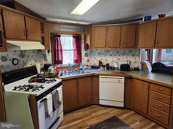 4th image of 24 Valley Gorge Trailer Park