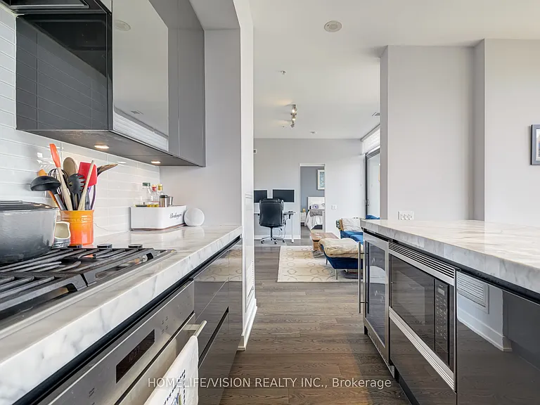 629 King St W #Penthouse 1415 — Photo 18