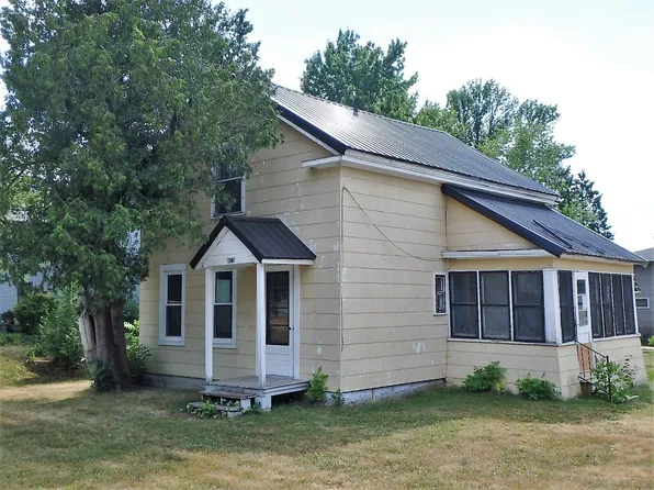 803 Oshkosh St, New London, WI 54961