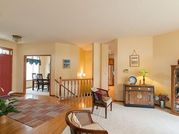 4th image of 948 Leona Cir