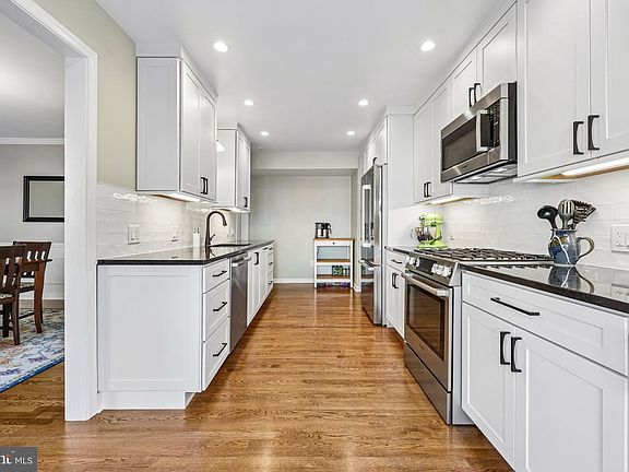 4th image of 7438 Hallcrest Dr