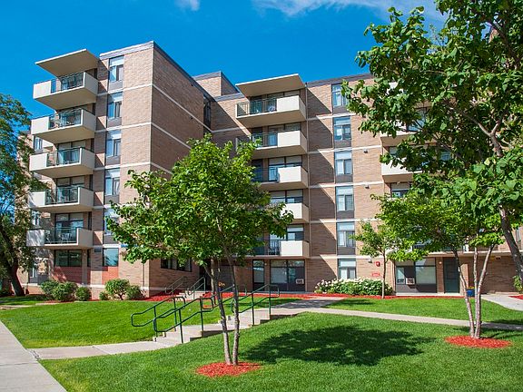 Landscaped Main Entry