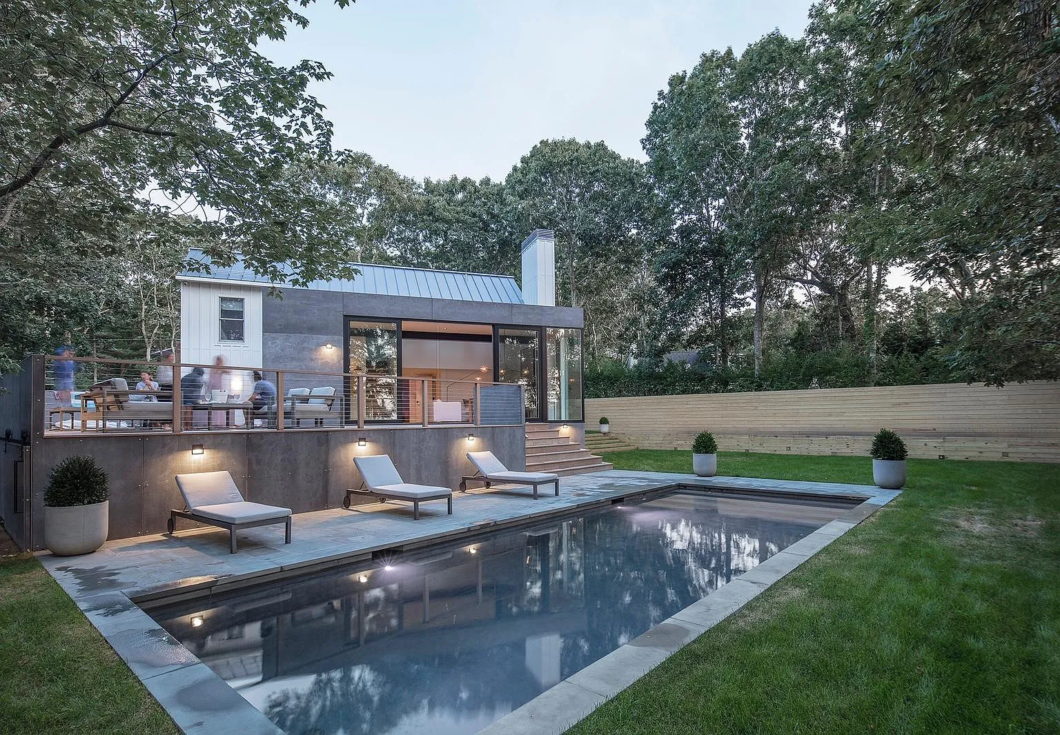 Waterviews 3+ Bedroom Renovated Modern Home with Pool — Photo 2