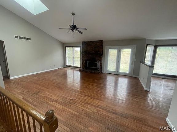 4th image of 327 Wildberry Ln