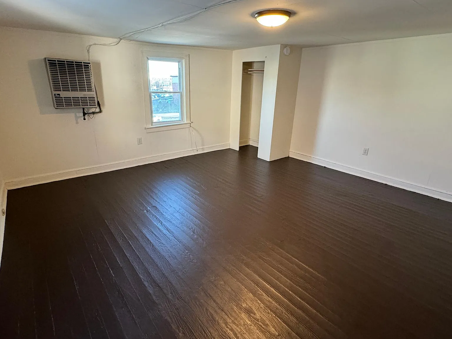 Studio, 550 sqft, $800 — Photo 3