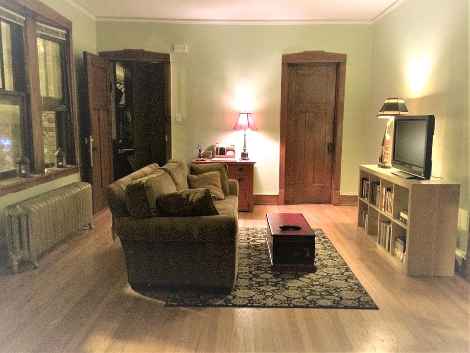 1st image of 1453 W Belle Plaine Ave #1