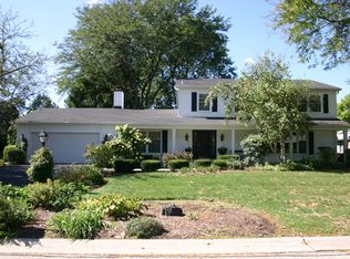 270 S Valley Rd, Barrington, IL 60010