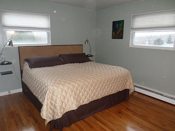3rd image of 302 Paul St