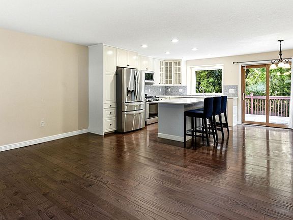 5th image of 7064 Springhill Cir