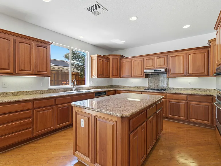 1050 Overland Pl — Photo 5