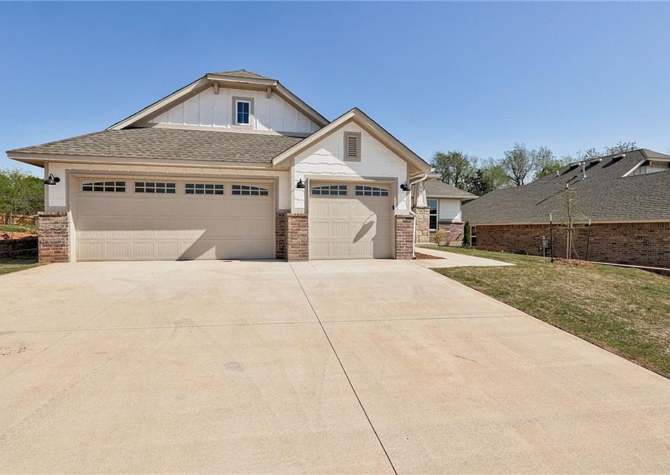 1st image of 905 Dahlia Ln
