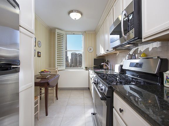 3rd image of 245 E 54th St APT 26D