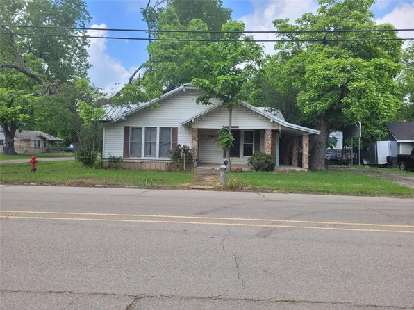 384 Monroe St, Deport, TX 75435