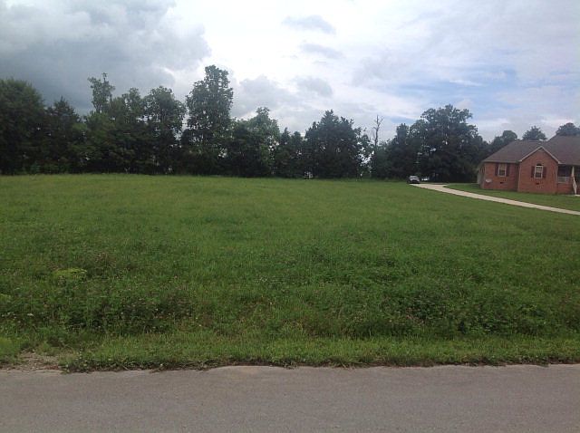 2nd image of 120 Paula Ln