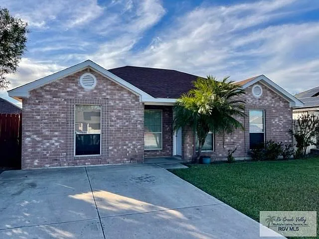 3 bed, 2.0 bath, 1034 sqft, $1,550 — Photo 2